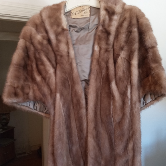 Fur cape - Picture 2 of 5